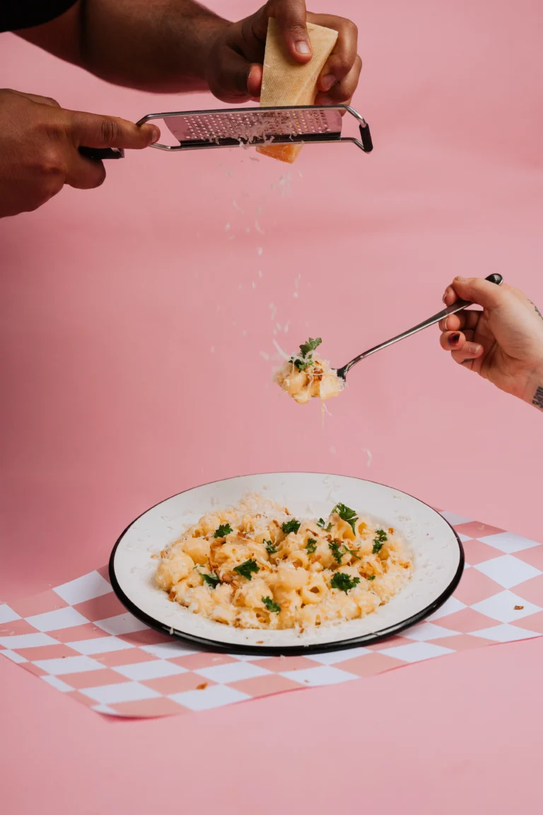 Pizza Wolke - MC - Käse reiben