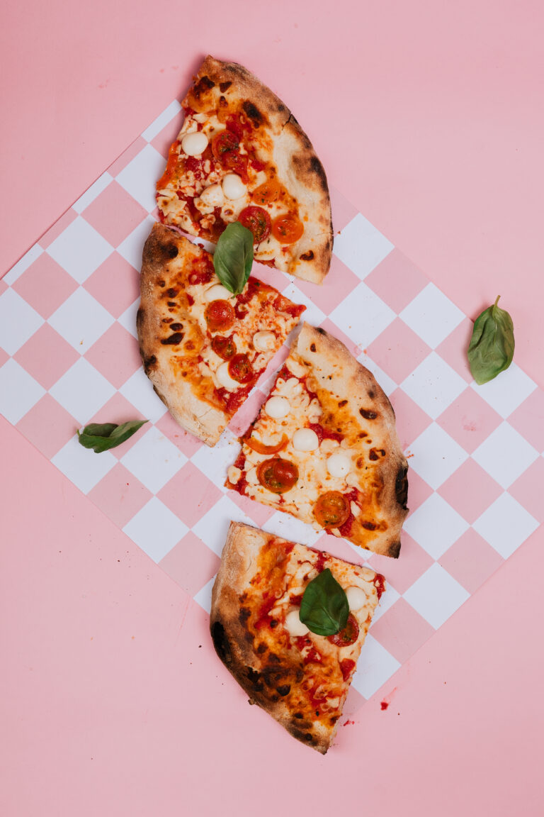 Pizza Wolke Mozza-Bella Deluxe geschnitten